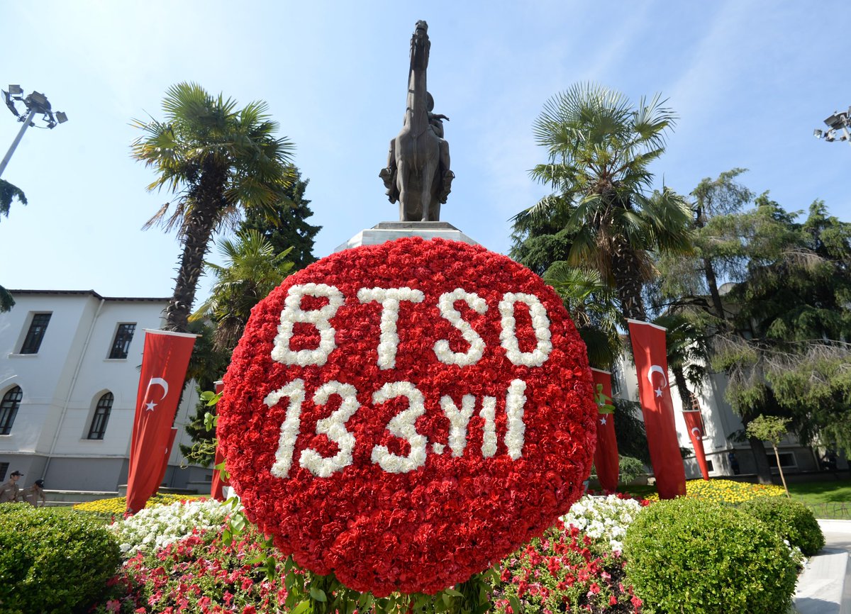 ibrahim_Burkay's tweet photo. 6 Haziran 1889 tarihinde Kozahan'ın küçük bir odasında 70 üye ile faaliyetlerine başlayan Bursa Ticaret ve Sanayi Odası bugün 133 yaşında.

Kurucumuz Osman Fevzi Efendi başta olmak üzere 133 yıldan bu yana Odamıza hizmet etmiş olan herkesi saygı ve minnetle anıyorum. https://t.co/MwGYOQCggi