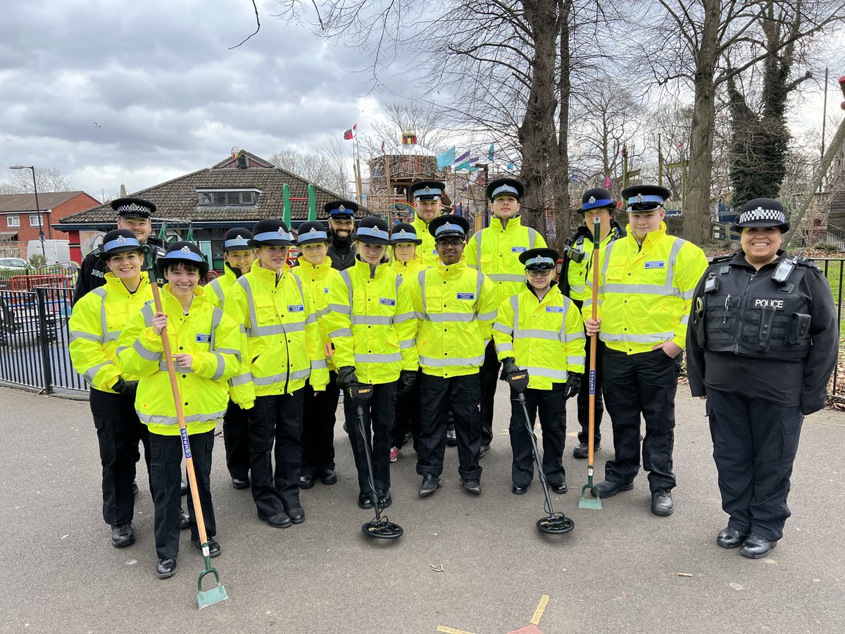 ASPolice's tweet photo. 😊🎉This National #VolunteersWeek we’re thankful for Dee, Police Cadet Leader in South Gloucestershire - and all our volunteer cadet leaders – for keeping young people involved, making sure their voices are heard.

https://t.co/xLCqqIuCaz

🎉 #atimetosaythanks 🎉 https://t.co/I13IEN7Ozu