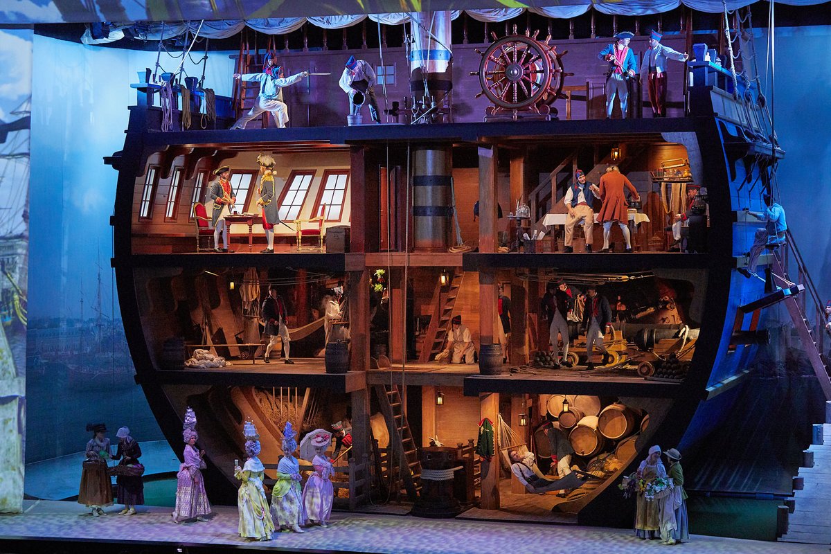 Puy du Fou tweet media