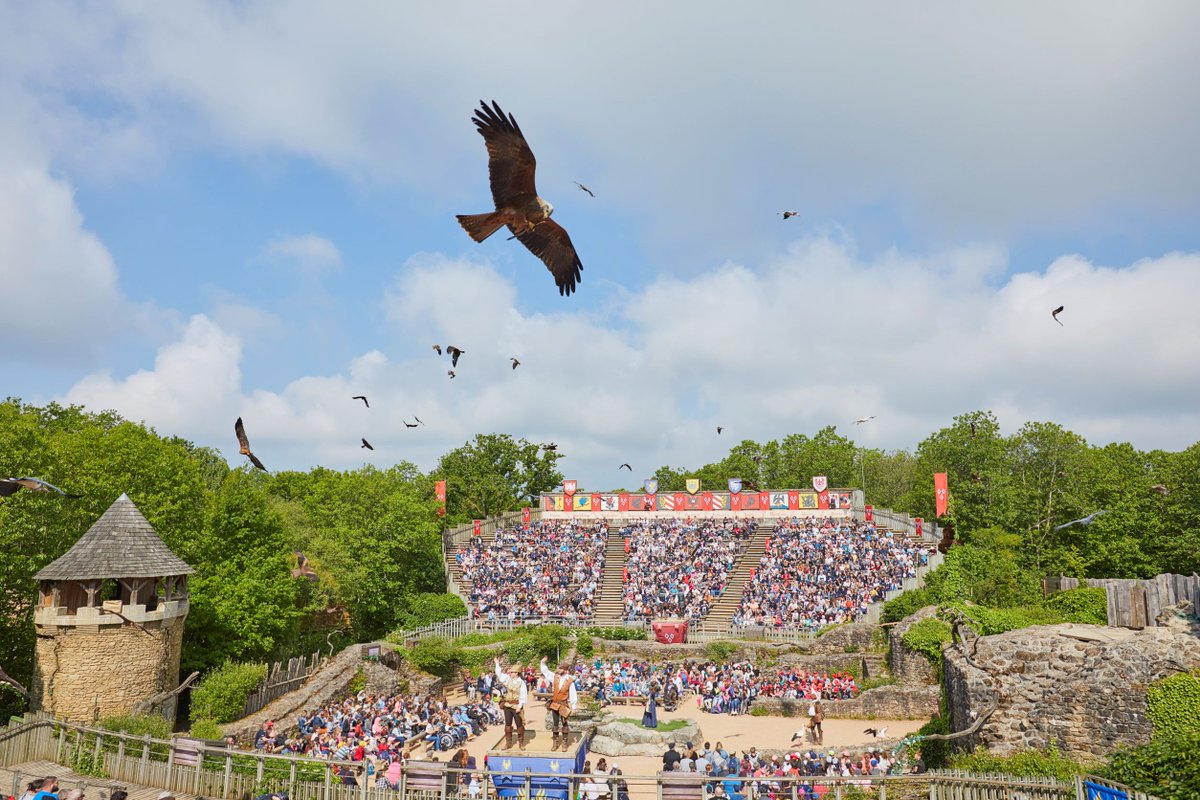 Puy du Fou tweet media
