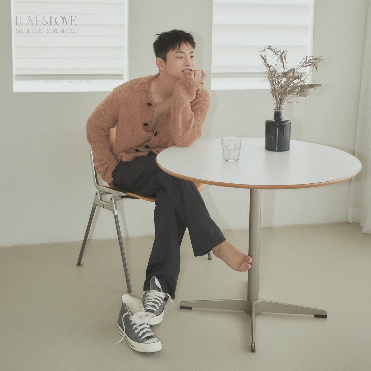 Whatsup_Inguk's tweet photo. [#PHOTO]
SEO IN GUK 2022 SINGLE ALBUM
<LOVE&amp;LOVE>

𝑪𝒐𝒏𝒄𝒆𝒑𝒕 𝑷𝒉𝒐𝒕𝒐 '𝑬𝒀𝑬𝑺 𝑶𝑵 𝑴𝑬'

2022.06.14. 6PM (KST) 

#서인국 #SeoInGuk #LOVEandLOVE #Concept #Photo #COMINGSOON https://t.co/hIKjkKSW4d