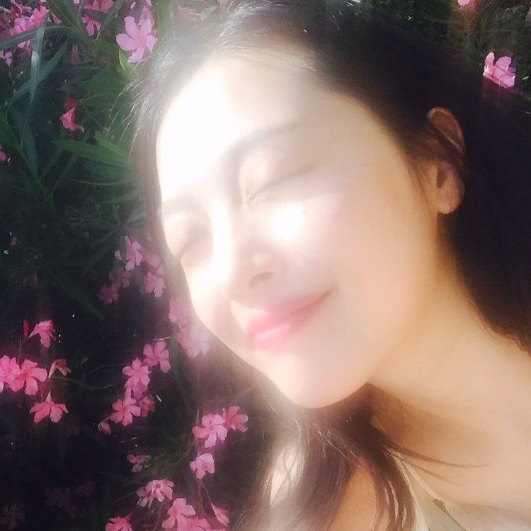 “My name is Sulli. Sul means snow and Li means a pear flower. So I’ll probably reborn as a flower that is small but full of strong vitality.” ♥