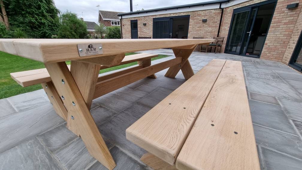 BarnMiddle's tweet image. Oak Garden Patio Furniture, Large 3 metre table to suit a family gathering, ideal for a garden party. tuppu.net/9fcd94f6  #HandmadeTable