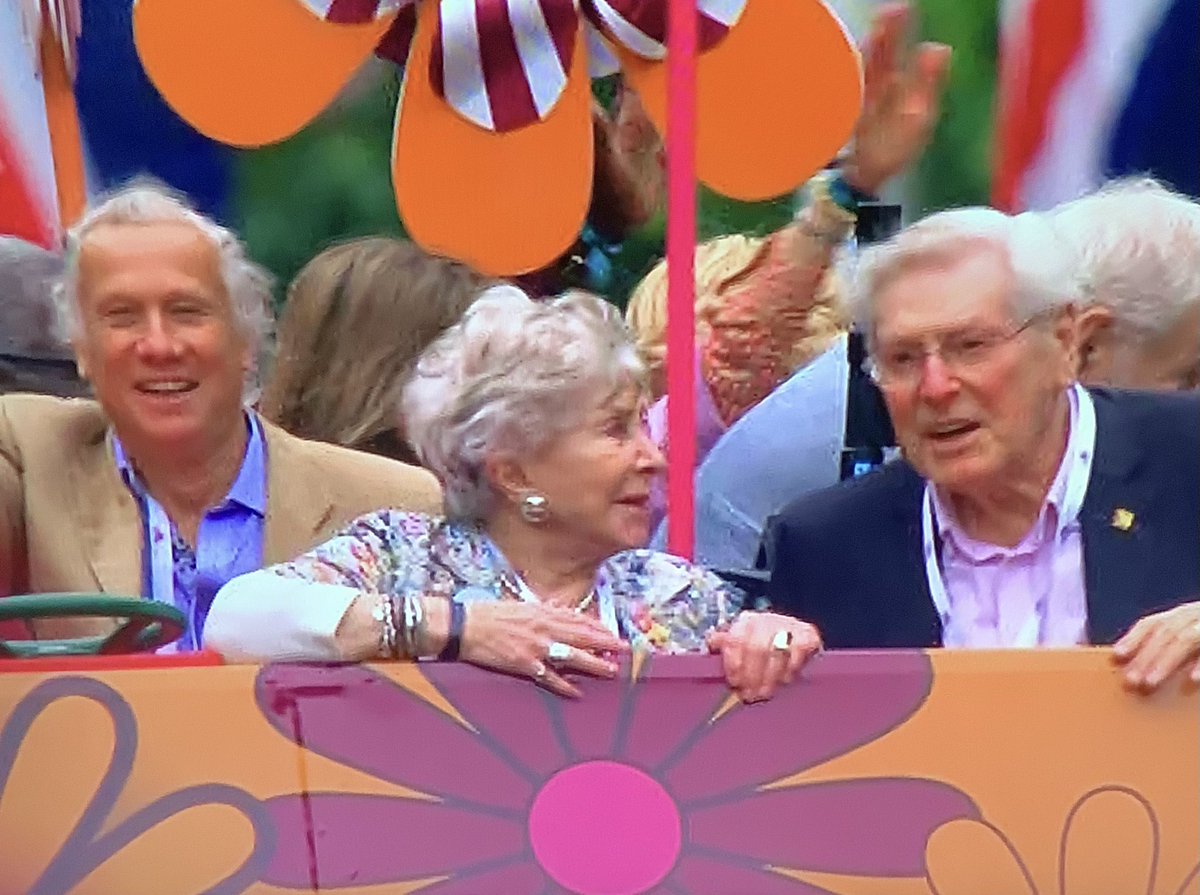 JohnHesk's tweet photo. Great to see #BluePeter represented in the #PlatinumJubileePageant @purves_peter @peterduncans @AntheaTurner1 #ValerieSingleton https://t.co/0N1XYtLD3v