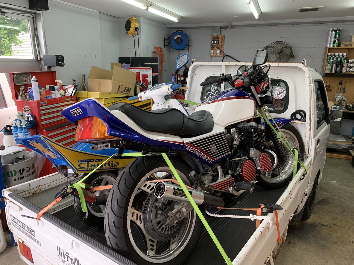 単車引き取りの帰りに🏍 ガレージマジカルの木田君とカゲヤンが来店