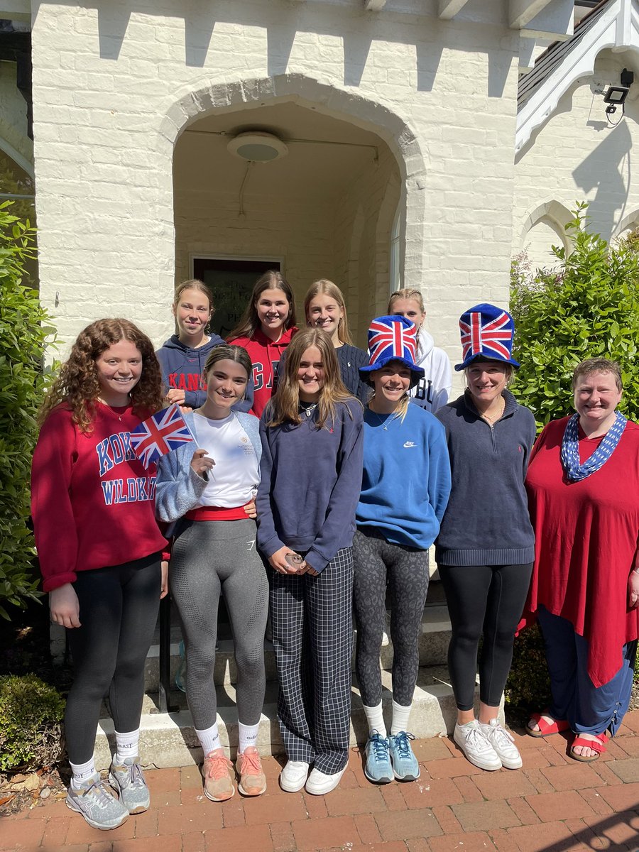 Happy Platinum Jubilee from Sixth Form! 🇬🇧🇬🇧 @Portsmouthhigh <a href="/PrescottJane/">Jane Prescott</a> <a href="/mrskatiejwood/">Katie Wood</a>
