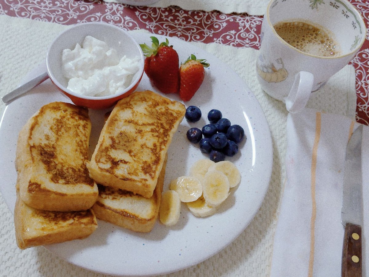feytouchd's tweet photo. made a fancy breakfast to give myself a reason to get out of bed. that's life sometimes https://t.co/W4APPBgxWn