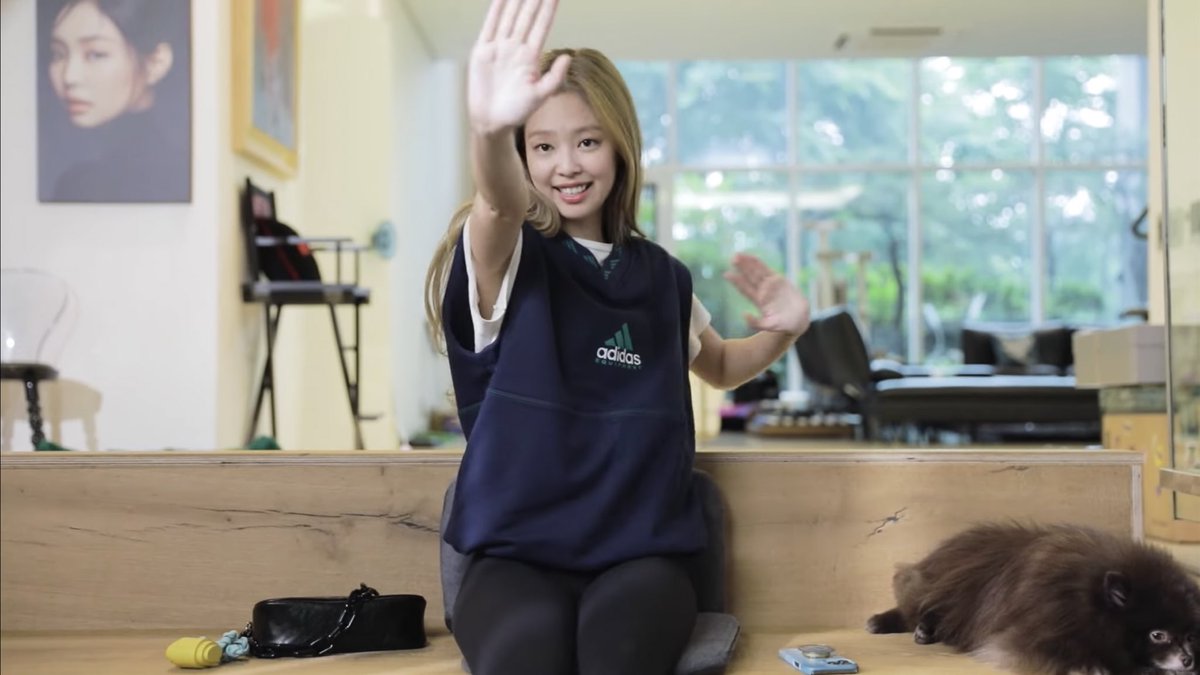 blackpinkbabo's tweet photo. baby jennie is so cute 🥺 @Blackpink https://t.co/UyS2GC0Mn0