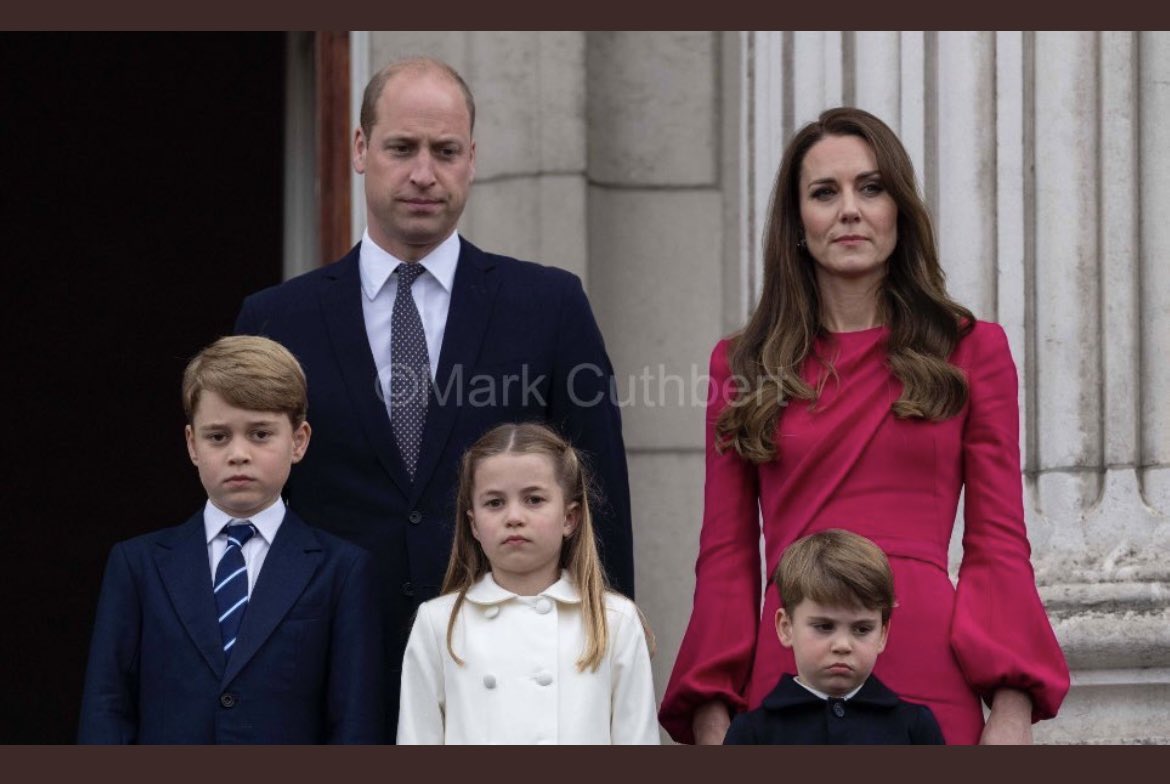 What trapped in a gilded cage looks like 🤷🏾‍♀️ #JubileeCelebration #royals