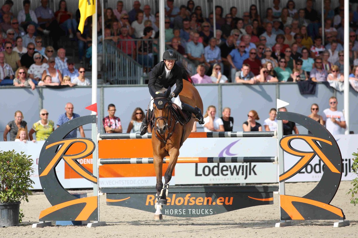 vechtdalsport's tweet image. CSI Ommen springplank naar nieuwe Range Rover
rtvvechtdal.nl/?view=article&amp;amp;…
#Ommen #CSIOmmen #paardensport #CSI