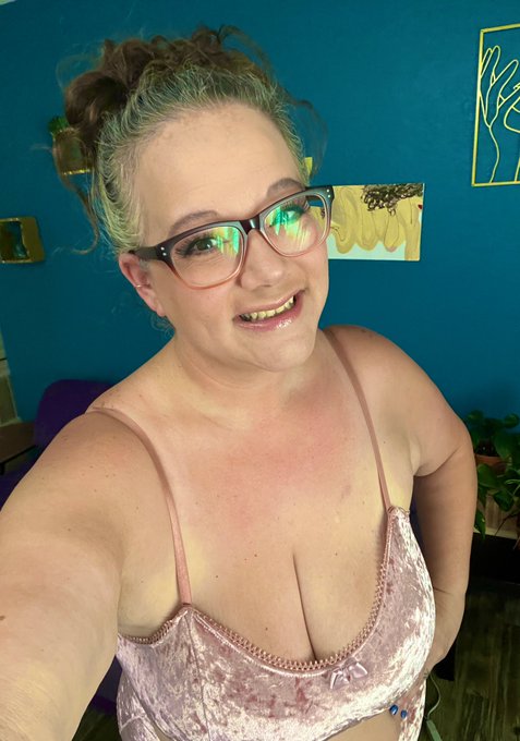 Good morning! I&rsquo;m up early and super ready to 💦. Join me! https://t.co/g2vLg3fNGr<a href="/tag/newprofilepic"class="tags"><span>#newprofilepic</span></a>