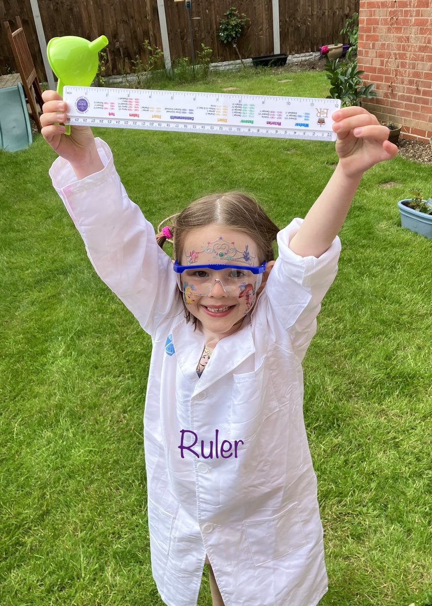 CarlaPhillips23's tweet photo. So much fun doing our school science project over half term #scienceforkids #scienceforgirls #sweetiescience #AdorableAria #STEMeducation https://t.co/rqE0H6kE5T