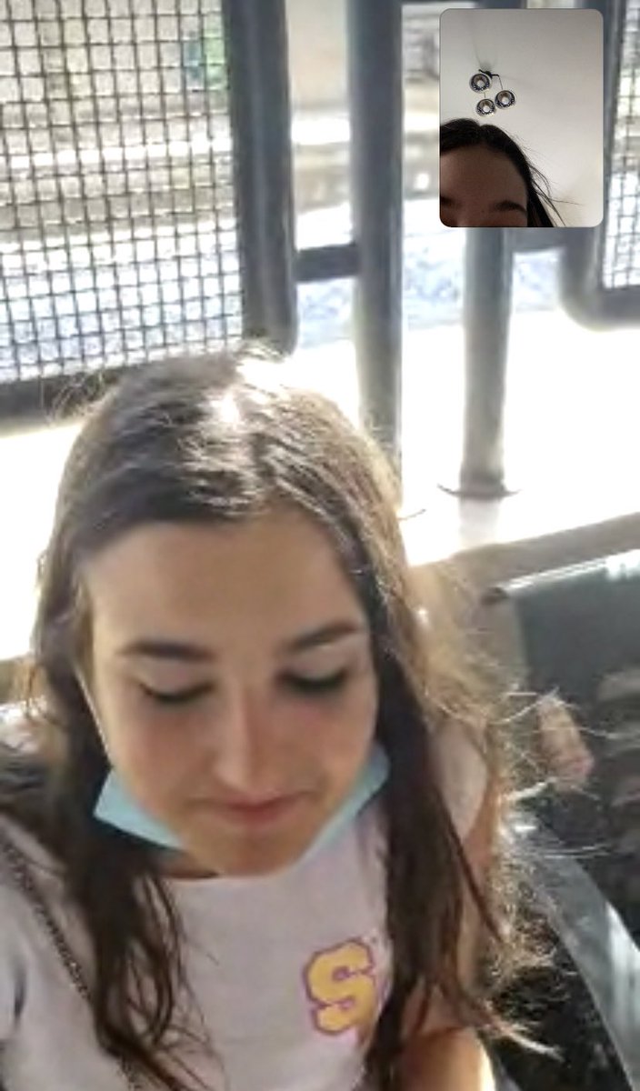 ceskybellasorte's tweet photo. pov : sei giusy e ti sei dimenticata il telefono sul treno (io a casa a fare geostoria🙋‍♀️) https://t.co/BCKE0HPIwi
