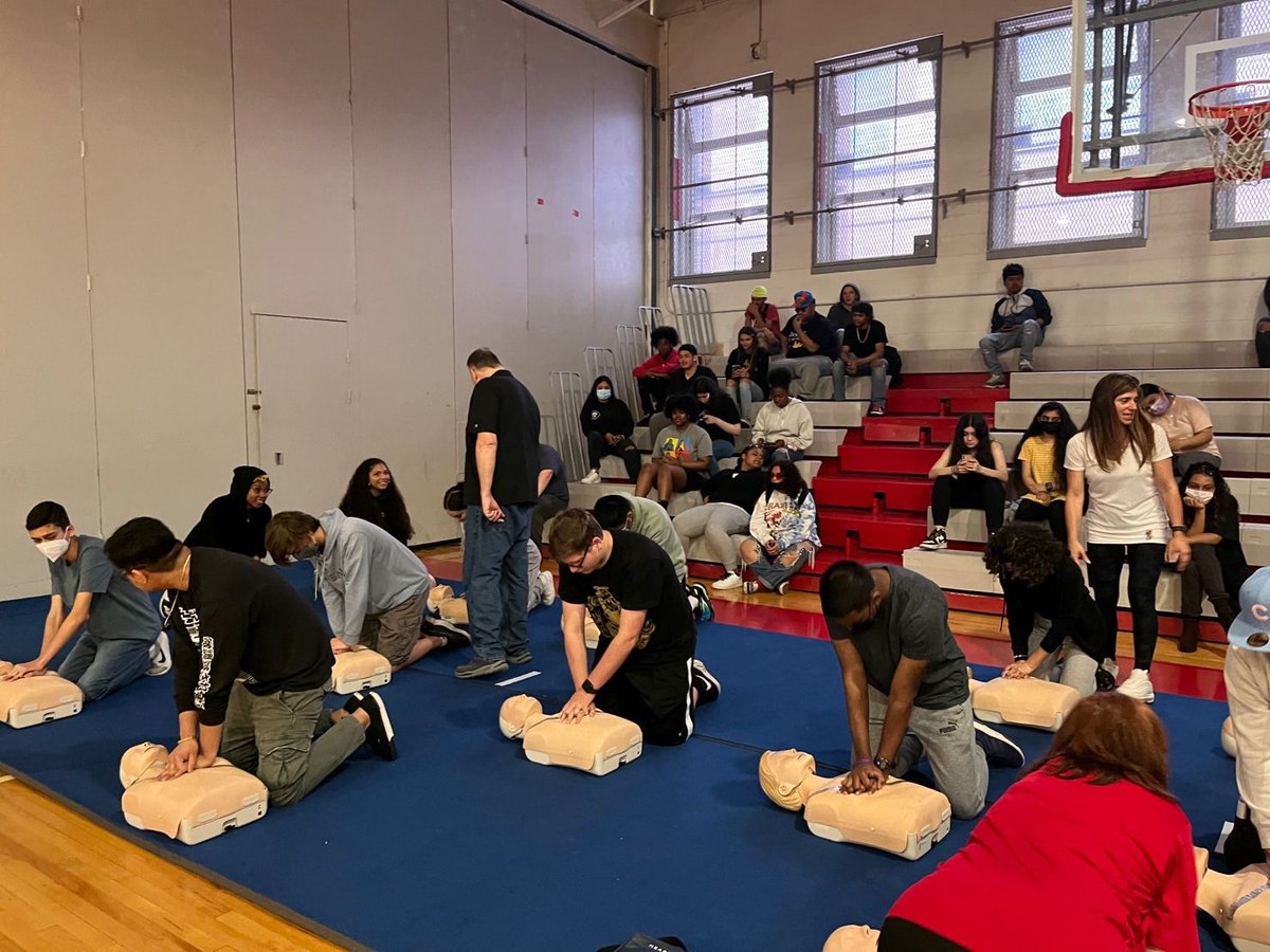 Let's hear it for Port Richmond High School on #StatenIsland! They celebrated #CPRWeek by training more than 300 students in hands-only CPR. #CPRSavesLives #CPR
