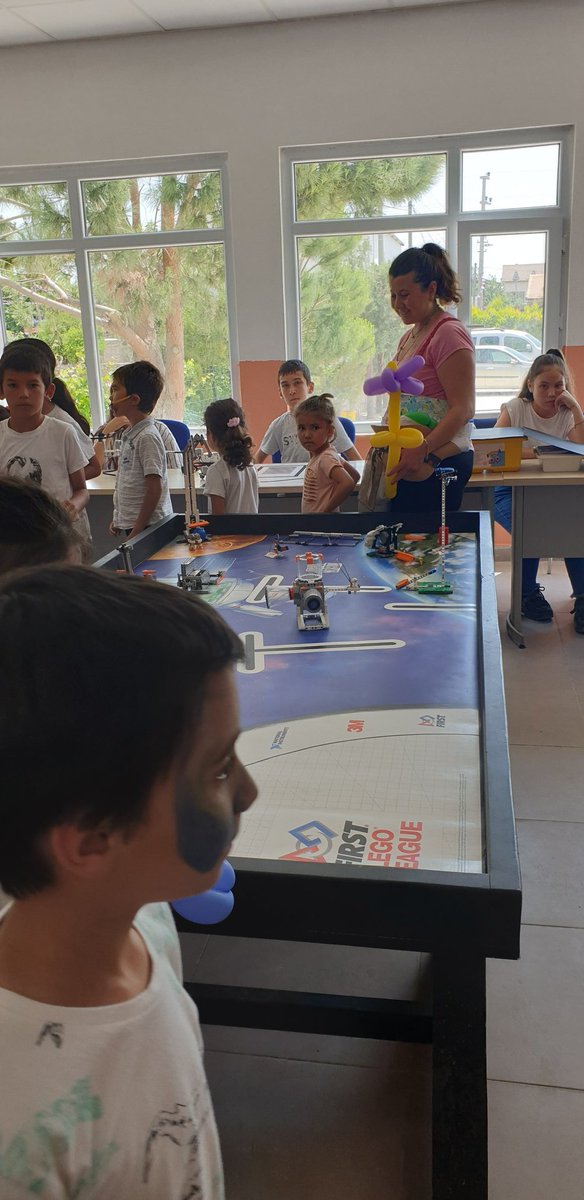 CokertmeI's tweet photo. Ören Ortaokulu Robotik Kodlama sergisi. @MilasMEm @isabal80 @MilasMEm https://t.co/0ETGRWPGCN