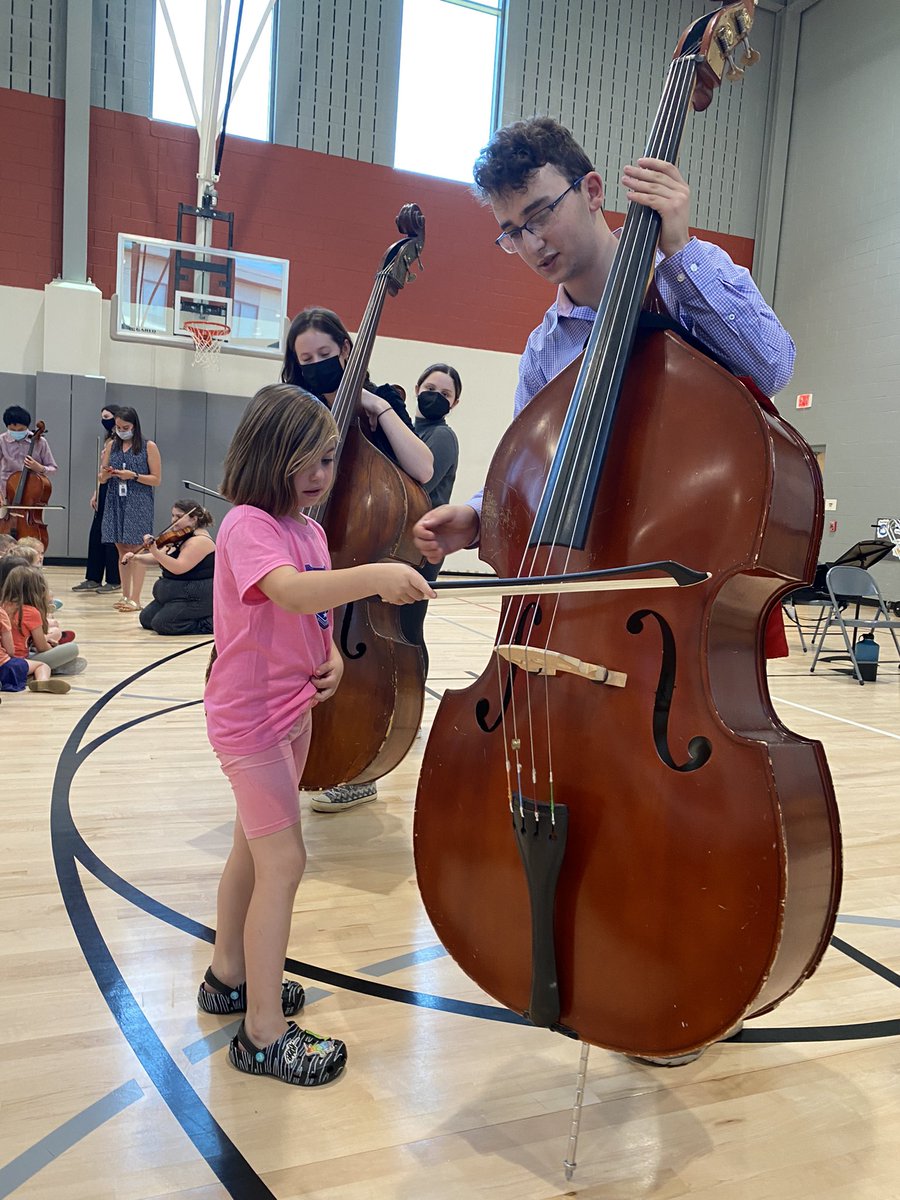 The HS String Ensemble visited our Kindergarten and 1st grade Lions last week. We loved the beautiful music and getting to try some of the instruments! 🎻🎶