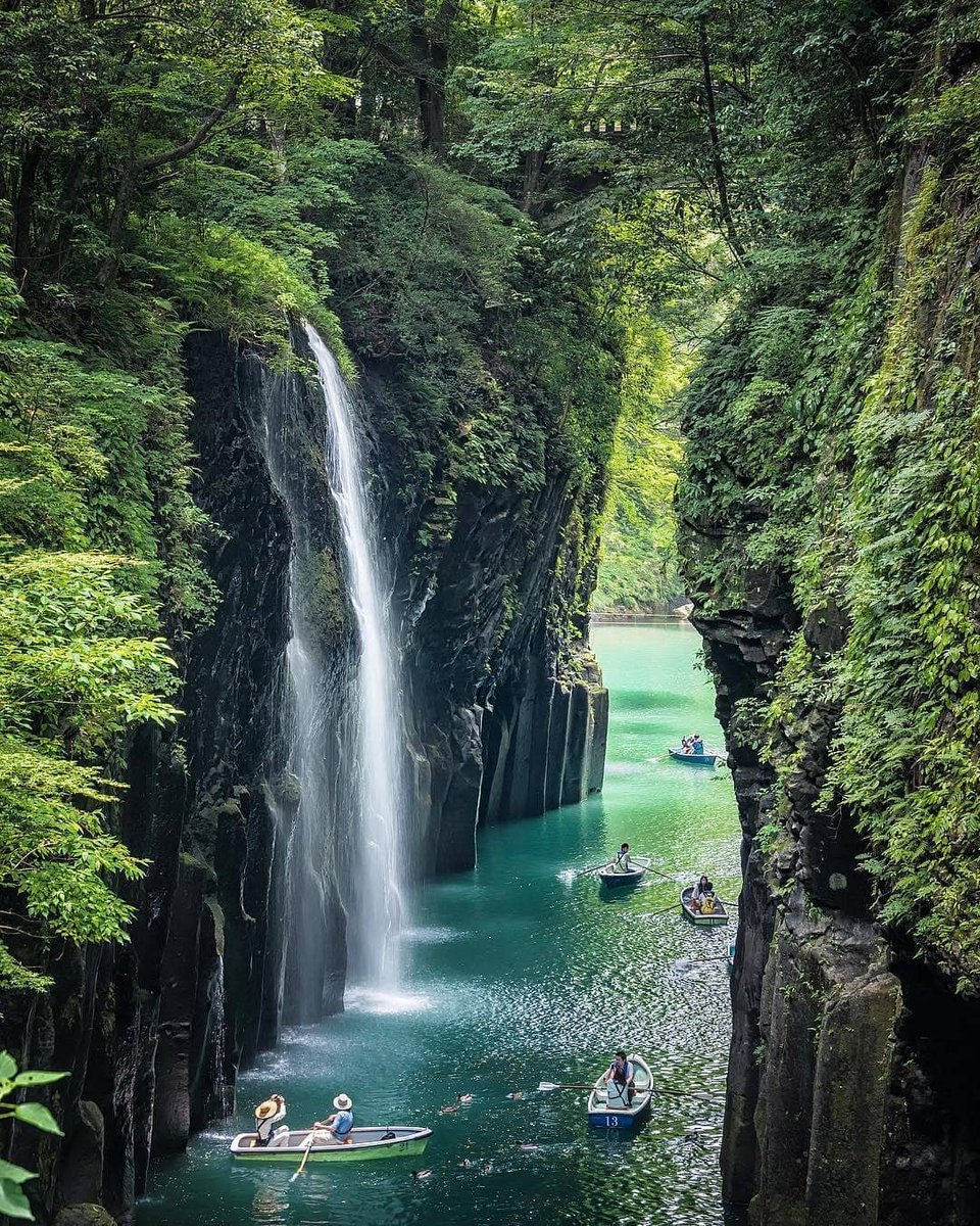 The breathtaking waterfalls in Miyazaki! #Japan
