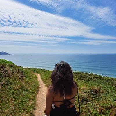 VarshaRaj_14's tweet photo. New found admiration for cliff beaches in UK 🏞 #NewProfilePic #Looe #Cornwall #WhitsandBay #Cliffbeach #UK #Summer https://t.co/N0TMeWgRBg