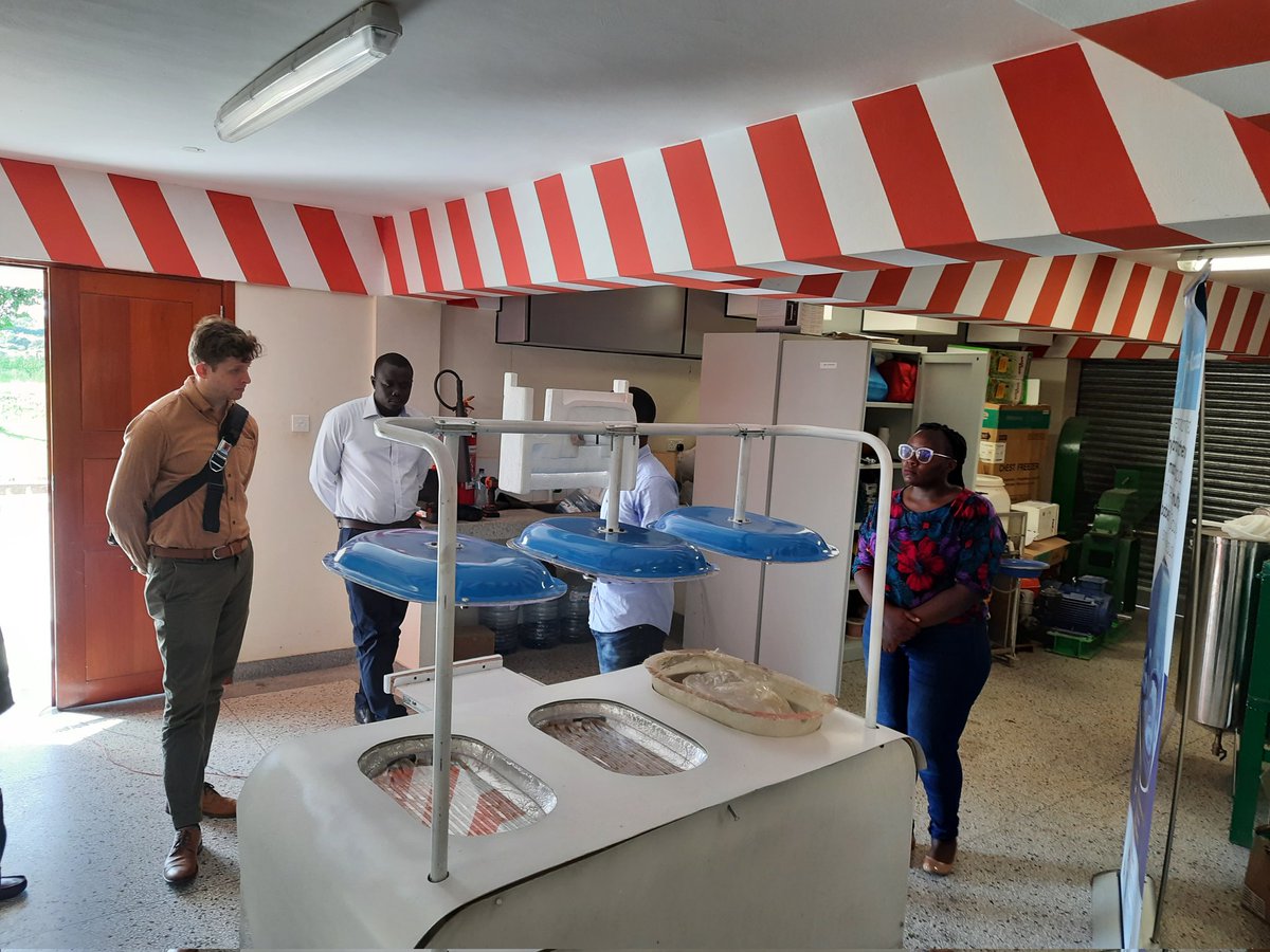 CamtechUganda's tweet photo. Last week @CamtechUganda hosted the First Mile Ass.Director @pkolds for a show and tell event where he interacted with some of the innovators being supported. @MGHSpringboard @MGHGlobalHealth @CAMTechMGH @GlobalHealthCo4 @MbararaUST
@photokabada @PRISMSUganda
#AIR #Idrain https://t.co/gGTObTAw5P