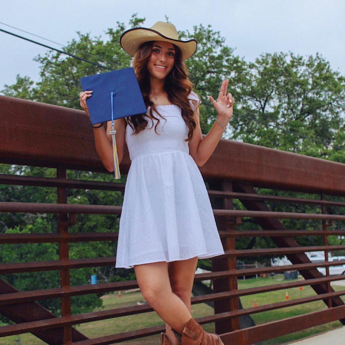 rosemariemunoz_'s tweet photo. Graduation Day for our beautiful Jada Munoz We are so proud of you and all your accomplishments! Keep your faith, stay humble and make all your dreams come true. We love you ❤️ https://t.co/PTOXVoEdpW