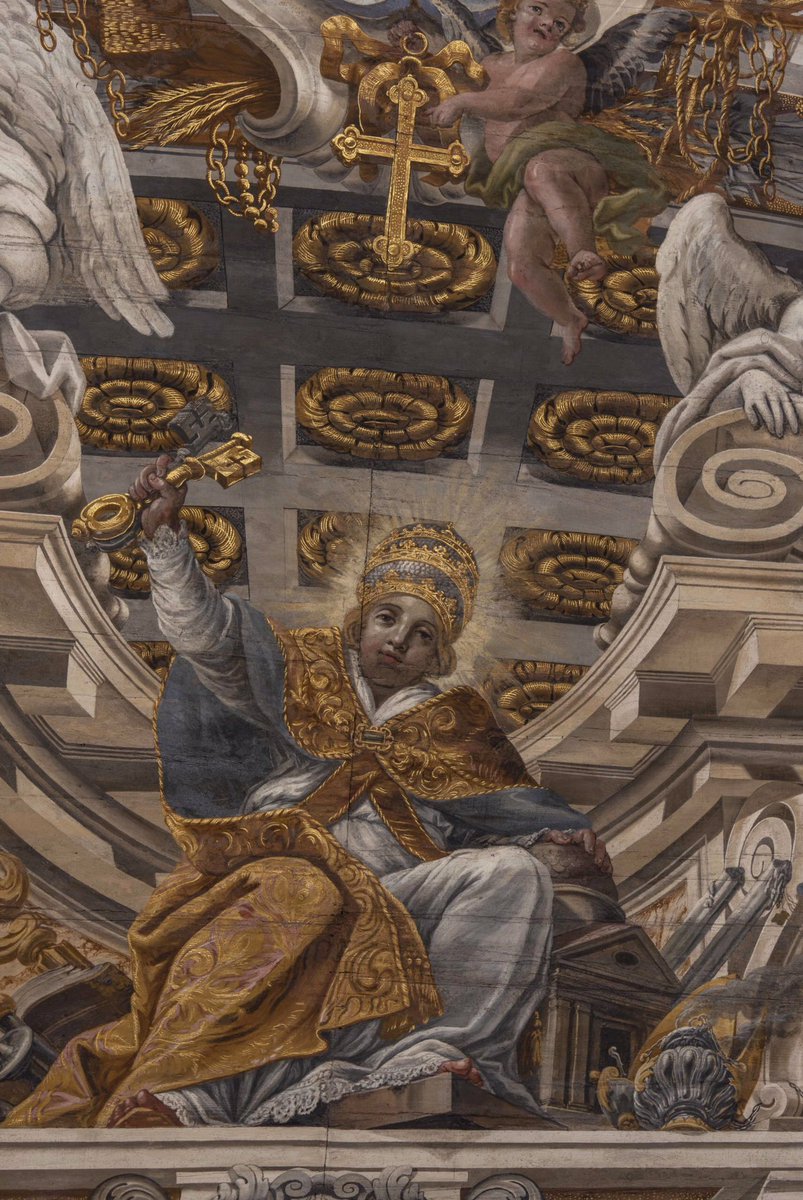 FranceauVatican's tweet photo. Peint selon la technique du trompe-l’œil, le plafond qui décore la bibliothèque de la Trinité-des-Monts, patrimoine des Pieux Établissements de la 🇫🇷 à #Rome et à Lorette , aurait été réalisé en 1695 par le #jesuite #AndreaPozzo, auteur des peintures de la voûte de ⛪️ de S.Ignace https://t.co/jqUm1pwnIV