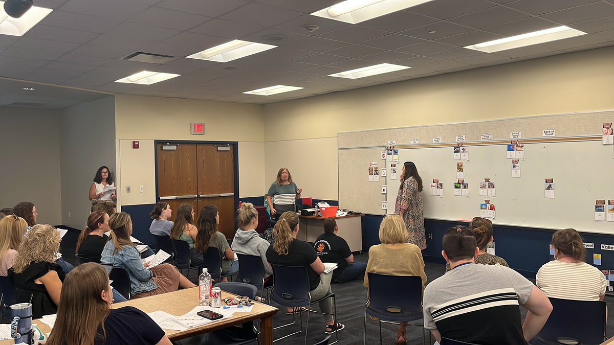 Kindergarten and 1st grade teachers are learning about Sound Walls to support our reading instruction!  Thanks <a href="/MrsVicsClass/">Mrs. Vic</a>, <a href="/MrsTMercer/">Tonya Mercer</a>, and @KinderCompton!
<a href="/MSDDecatur/">MSD Decatur</a> <a href="/StrubeSusan/">Susan Strube</a> <a href="/Steph_Hofer/">Dr. Stephanie Hofer</a> <a href="/Morichey/">Marissa Richey</a>