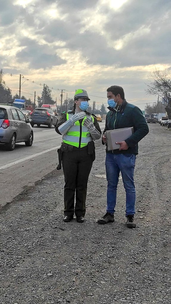 sagchile's tweet photo. Funcionarios de @sagchile #Rancagua realizaron control carretero en conjunto con @Carabdechile de la tenencia de carreteras #Gultro. Se fiscalizó el programa de #TrazabilidadAnimal, Ley de #Alcoholes y #Plaguicidas https://t.co/t0L2ybHJcI