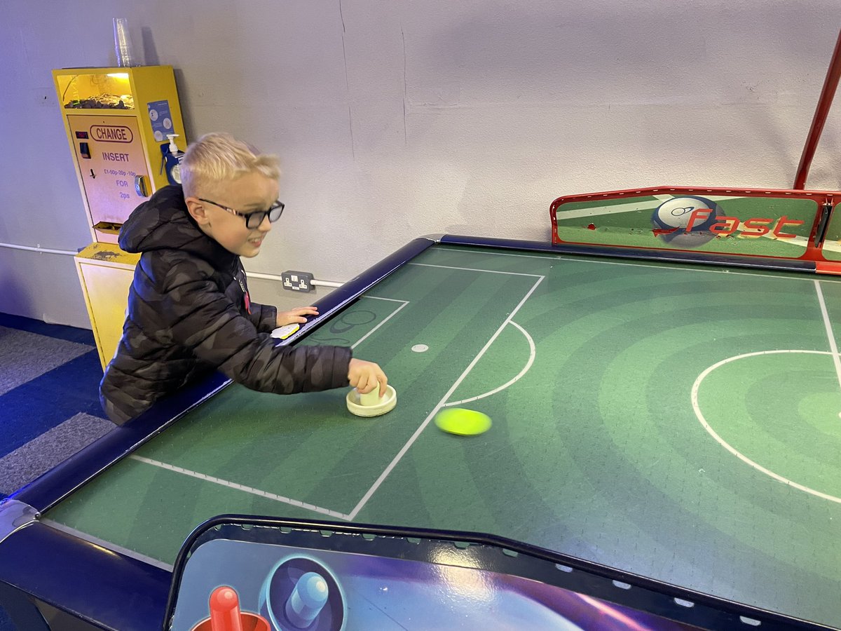 Jo_Man79's tweet photo. Zach playing Air Hockey with his dad while on holiday. @RScottSport https://t.co/zL1xVD4vrg