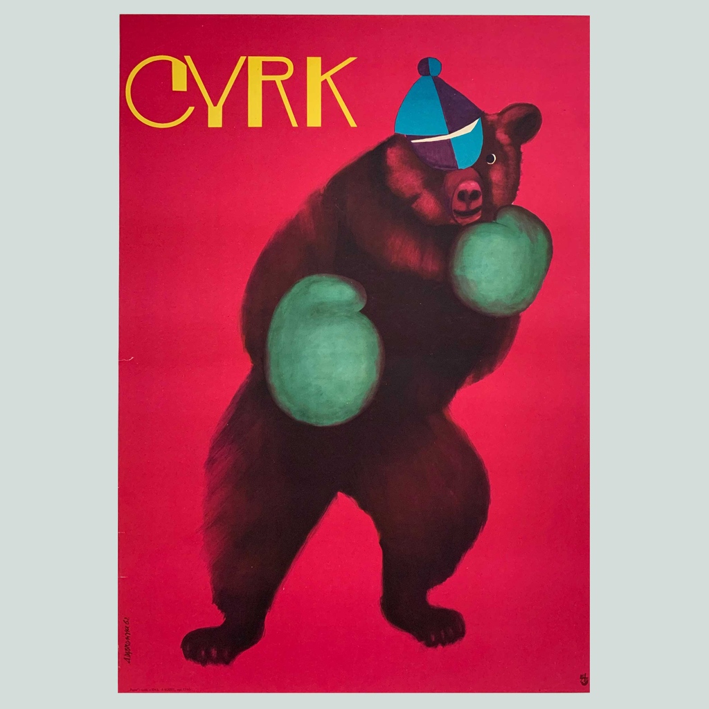 26Projekt's tweet photo. Original 1962 Circus Boxing Bear by Andrzej Onegin-Dabrowski. He might be small but he packs a mighty fine punch.
#cyrk #circusposter #polishposter #boxingbear #rareposter #vintageposter #polishschoolofposters #colourstylehome #styleithappy #vintageart #midcenturyart https://t.co/RMZpjv3XX2