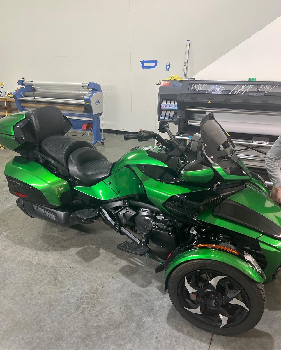 TierOneWraps's tweet photo. A Custom Printed Color that is sure to catch the eye on this beautiful Can-Am Spyder! Had fun bringing a color that is no longer in production to life! Used 1080 Satin Aluminum White and some custom color codes to create a one of a kind “Candy Apple Green”! https://t.co/kbbsFHXgCO