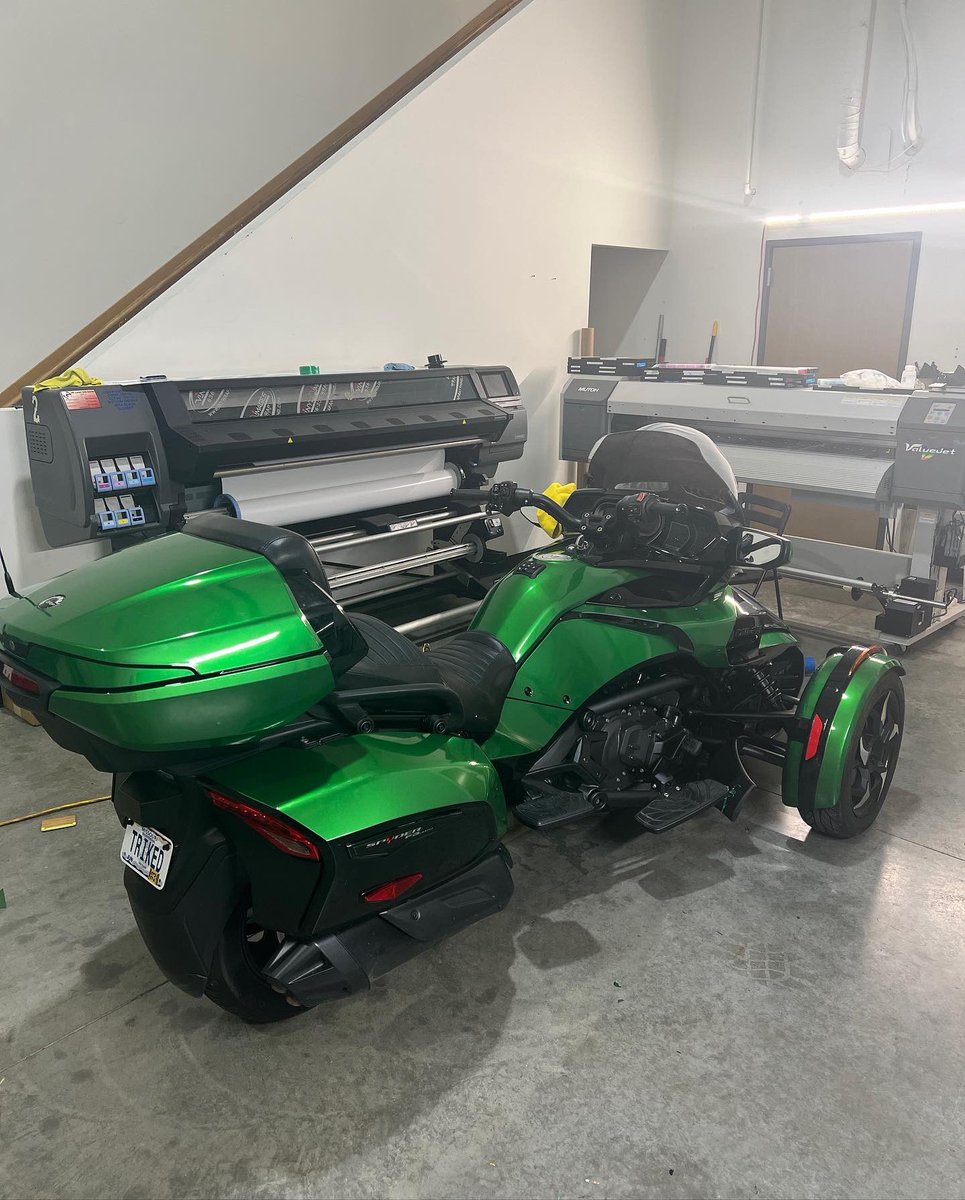 TierOneWraps's tweet photo. A Custom Printed Color that is sure to catch the eye on this beautiful Can-Am Spyder! Had fun bringing a color that is no longer in production to life! Used 1080 Satin Aluminum White and some custom color codes to create a one of a kind “Candy Apple Green”! https://t.co/kbbsFHXgCO
