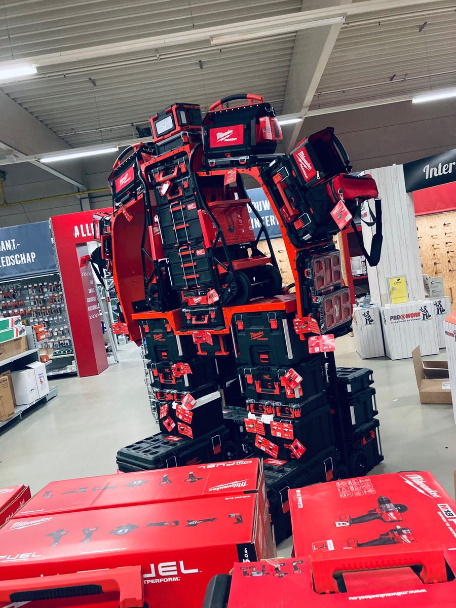 OhioPowerTool's tweet photo. Impressive display from @milwaukeetool Field Rep Jelle Vanmarcke from Milwaukee Tool Benelux! Should we make an OPT version for our showroom? 🤔👀
#repost #milwaukeetool #milwaukeetools #packoutsystem #packoutislife #milwaukeepackout #packout https://t.co/q1OPDNcHIB