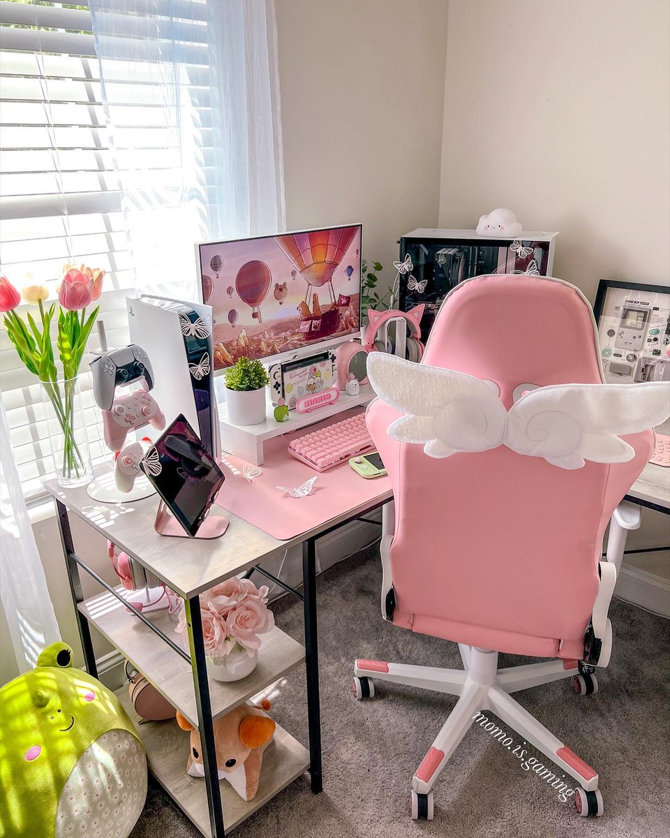 Summer Days 🌊🌻
Hope you all have a great week! #BeBestier

📷: @momo.is.gaming
#desksetup #desk #deskspace #deskorganization #deskinspiration #deskinspo #deskgram #gaming #gamingsetup #gamingchair #pcsetup #pcsetups #angelwings #sunnyday #vibes #aesthetic #aestheticedits