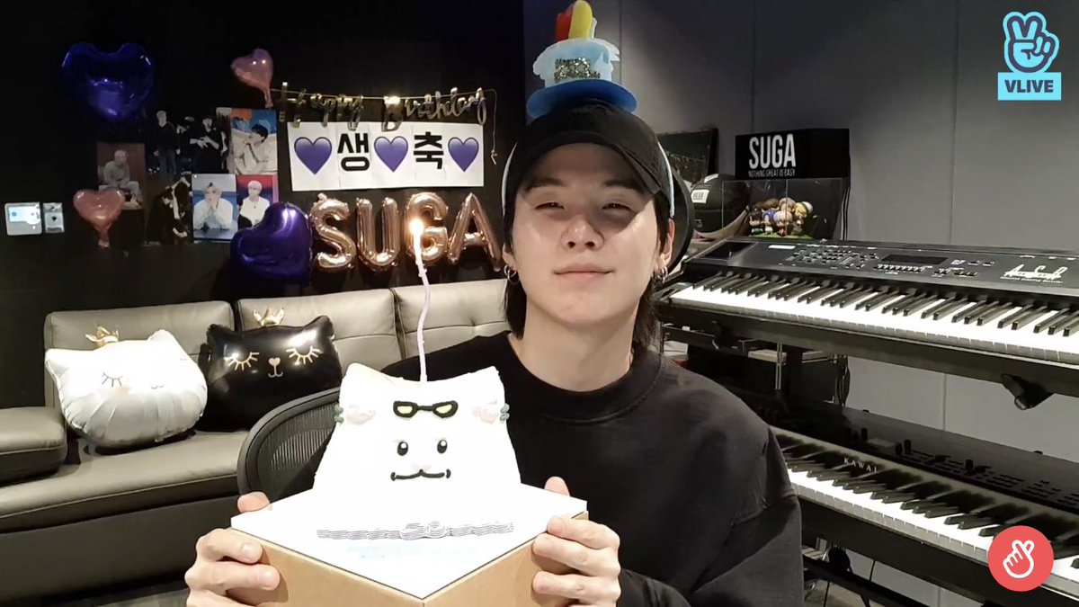NiiinaG's tweet photo. Super late on Twitter but did wish Yoongi on his Vlive.

Happy birthday Yoongi! I hope you had an amazing day filled with lots of laughter and happiness. Love you 💜💜

#happybirthdayyoongi #happysugaday https://t.co/Rm7JczAb54