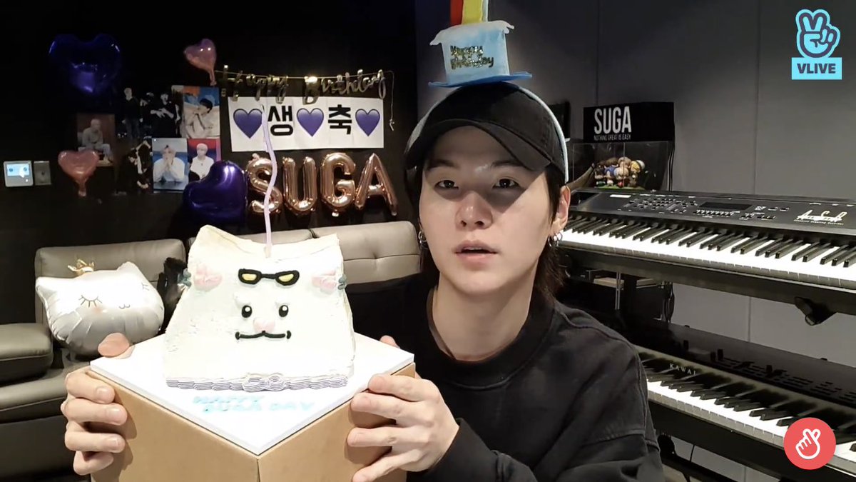 NiiinaG's tweet photo. Super late on Twitter but did wish Yoongi on his Vlive.

Happy birthday Yoongi! I hope you had an amazing day filled with lots of laughter and happiness. Love you 💜💜

#happybirthdayyoongi #happysugaday https://t.co/Rm7JczAb54