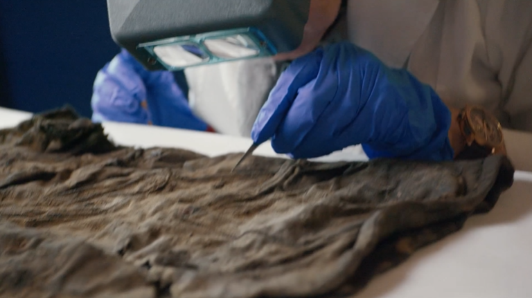 TraceyPanek's tweet photo. We're back with a new "From the @LEVIS Archives" episode!

We just finished conserving an 1890s sack coat. Meet our conservator, see the 2-week cleaning process on time-lapse and see the before/after:

https://t.co/IaZmQTPV7F https://t.co/Gme6jVixwx
