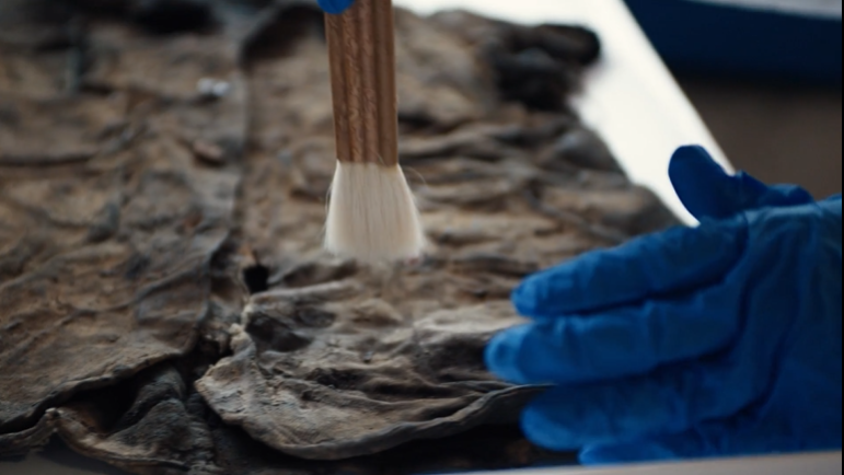 TraceyPanek's tweet photo. We're back with a new "From the @LEVIS Archives" episode!

We just finished conserving an 1890s sack coat. Meet our conservator, see the 2-week cleaning process on time-lapse and see the before/after:

https://t.co/IaZmQTPV7F https://t.co/Gme6jVixwx
