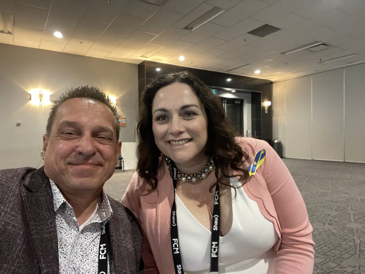 fadeyiw's tweet photo. Had a busy weekend in Regina at the FCM (Federation of Canadian Municipalities) conference. So good to see my friend Taneen Fox Rudyk as President of this great organization.Thank you for all your dedication. #abpoli #FCM2022AC #cdnpoli https://t.co/GrVtiWKiET