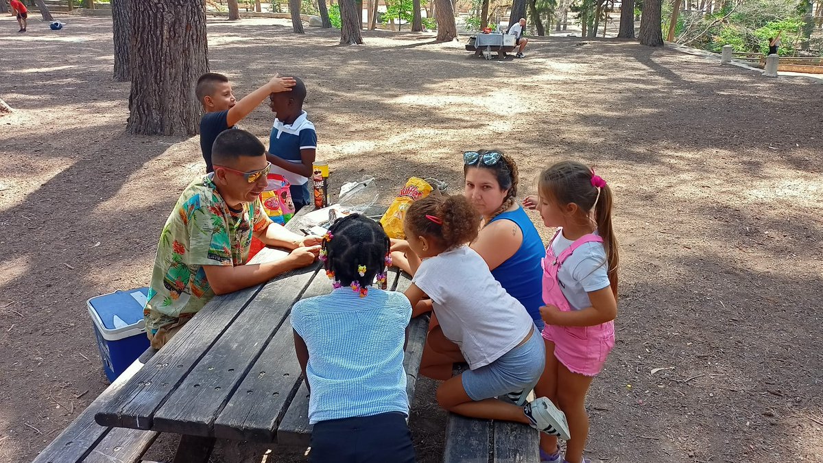 El pasado sábado en #Saó tuvimos salida familiar a San Vicente de Líria. Más de 50 personas pasamos un gran día de convivencia, conociendo el entorno y conociéndonos entre nosotr@s.
¡Gracias a todas las #familias por venir, esperamos que sea la primera de muchas! @GVAinclusio