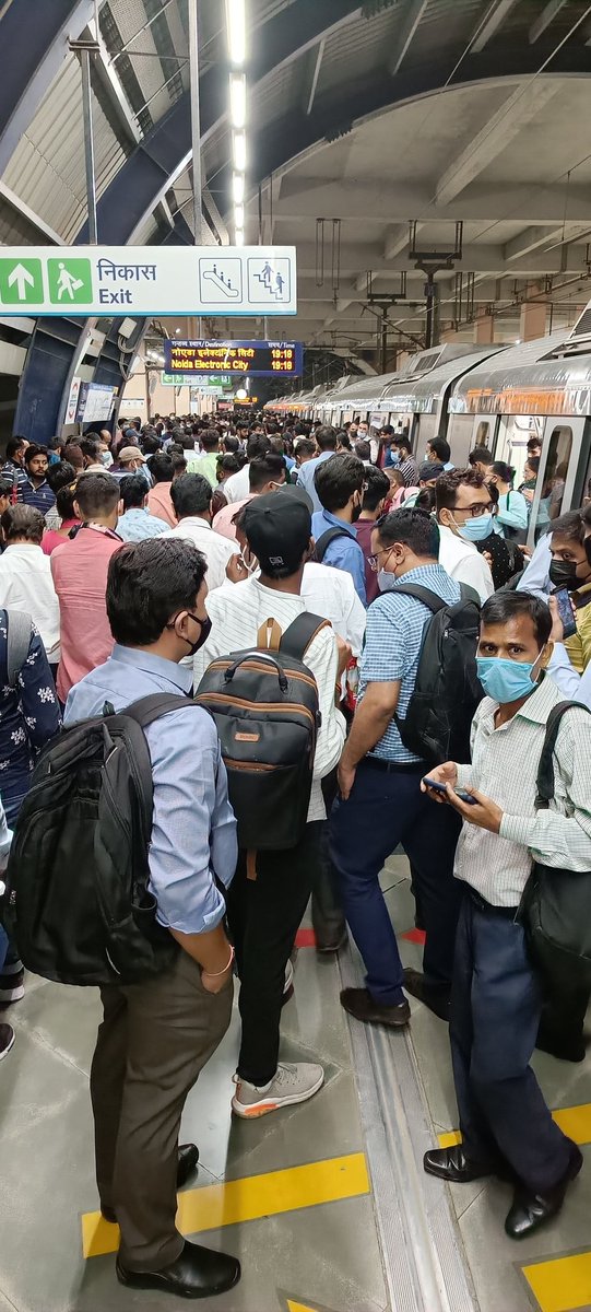 parthppandya's tweet photo. @OfficialDMRC Metro 🚇 offloaded at Supreme court metro station https://t.co/5aQjWcAwzX