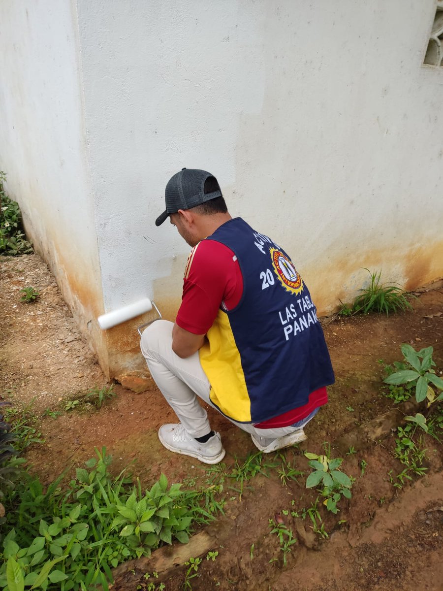 portalsanteno07's tweet photo. La comunidad de Taboga de Bayano agradece la labor del @LasTablas2030 al pintar su iglesia, sin importar lo difícil del camino, siempre los más nacesitados de Los Santos contarán con #CLUBACTIVO2030LASTABLAS
@TeamCedula7 @enazuero @tablenos @tablenos07 @SantenosSM @LaVillaLS https://t.co/XQxNfaSfoE