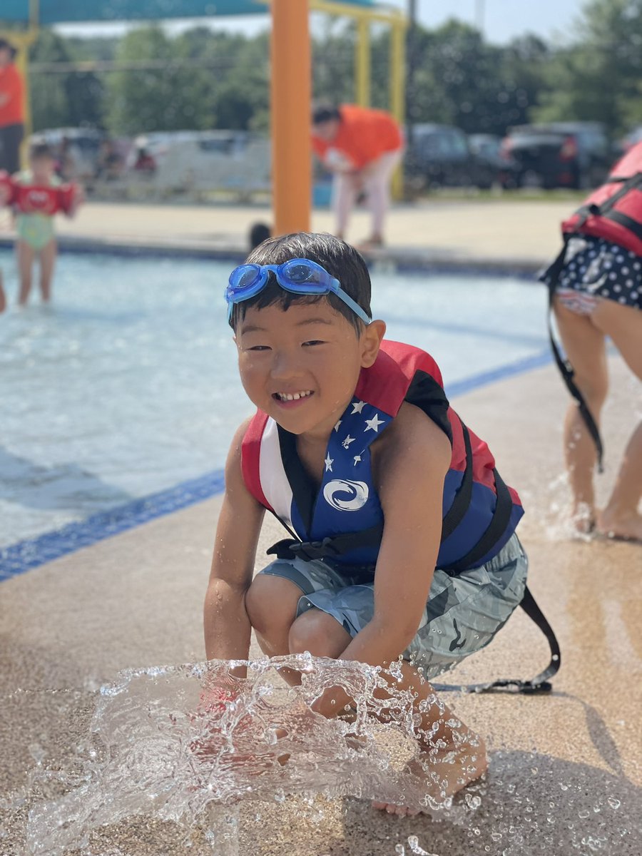 MrsPinegar's tweet photo. Fun in the sun ☀️ @mcsELcamp #mcslearn https://t.co/WrhNh9UboF