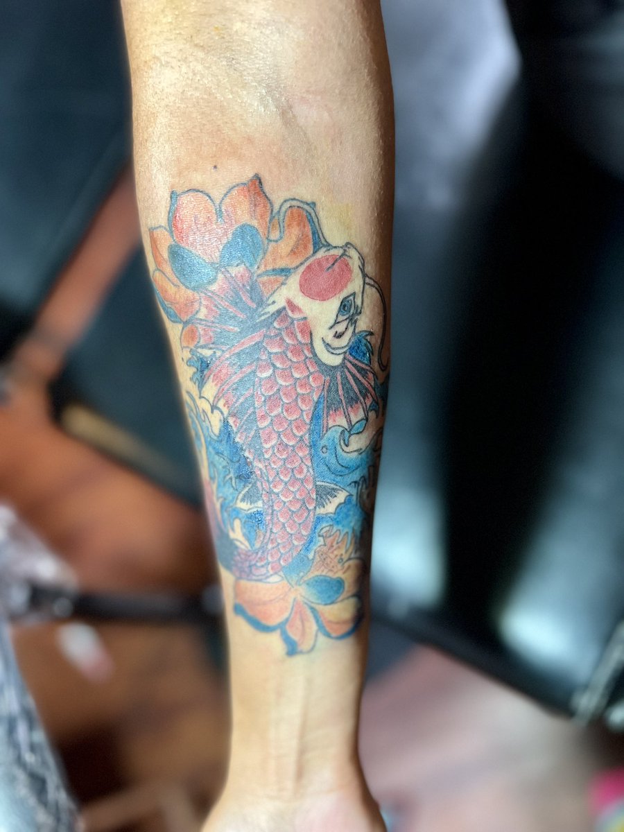catras_squire's tweet photo. tattoo 😮‍💨, its been about a week since this picture but yea it’s doing its own thing now like the itching and da peeling 😵‍💫 https://t.co/c6HDKzrAHQ