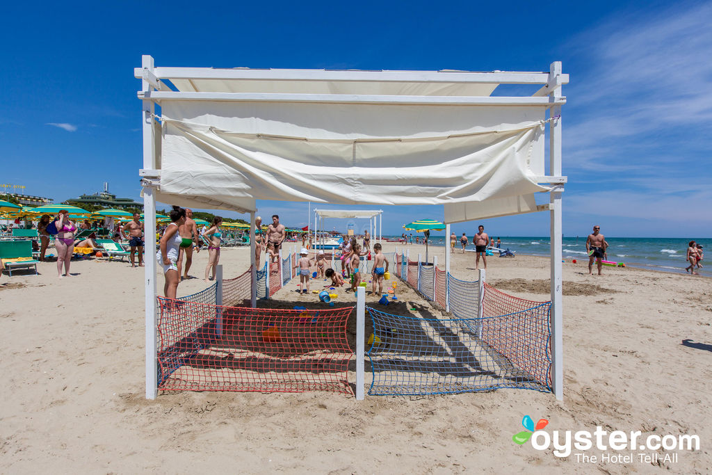 bimbisi's tweet photo. #FAMILYHOTELBALTIC Giulianova (Te)
CHE BELLO IL SOLE DI GIUGNO                   
Una vacanza al Baltic significa scegliere l’hotel perfetto per i bimbi (dai più piccini ai più grandicelli)
Da €68 euro a persona in pensione completa
1 bambino 0-12 anni gratis
info@hotelbaltic.it https://t.co/sFmHpc2yzp
