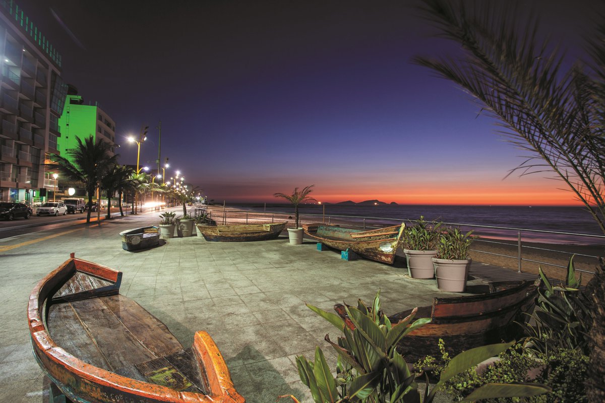 MacaeVisit's tweet photo. 🎶 Você não anda bem, precisa relaxar, precisa de uma praia. 
Um por do sol na praia. 🌅
Um por do sol a beira mar. 😍

📸 César Fernandes

#visitmacae #vempramacae #euamomacae #turismorj #turismomacaerj #pordosol #praiadoscavaleiros https://t.co/55yB4KkT9Q