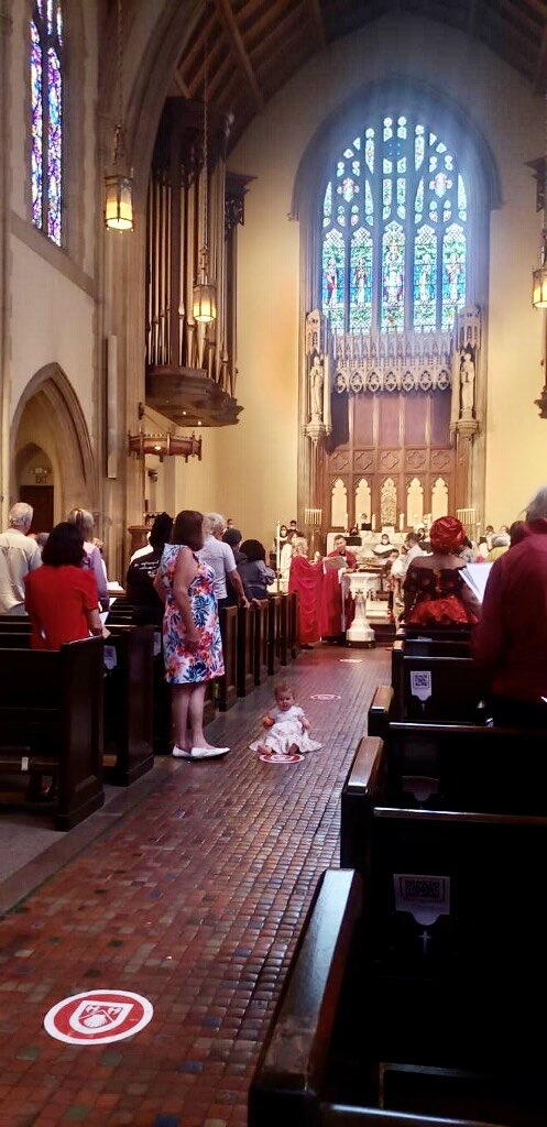RevKateCress's tweet photo. #HappyPentecost 🕊⁦❤️⁦@StJamesLA⁩ yesterday as ⁦@RevJonFeuss⁩ #baptized adorable Kelechi and Kelenna. Note the small onlooker in the center aisle💕💕💕 #EverAncientEverNew #AllAreWelcome https://t.co/AEFcNFB56I