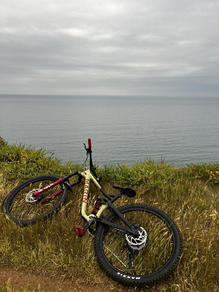 middleagedmtb's tweet photo. @TotalMTB_ @MTBTalk Evening rides across the south coast. Different from my usual woodland rides in Stoke https://t.co/mHdC9qUvwu