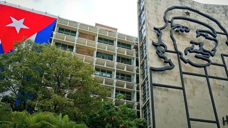 Muchas felicidades a todos los agentes del orden interior #MININTCuba en su aniversario 61 que, con su labor diaria, garantizan nuestra tranquilidad ciudadana 🇨🇺