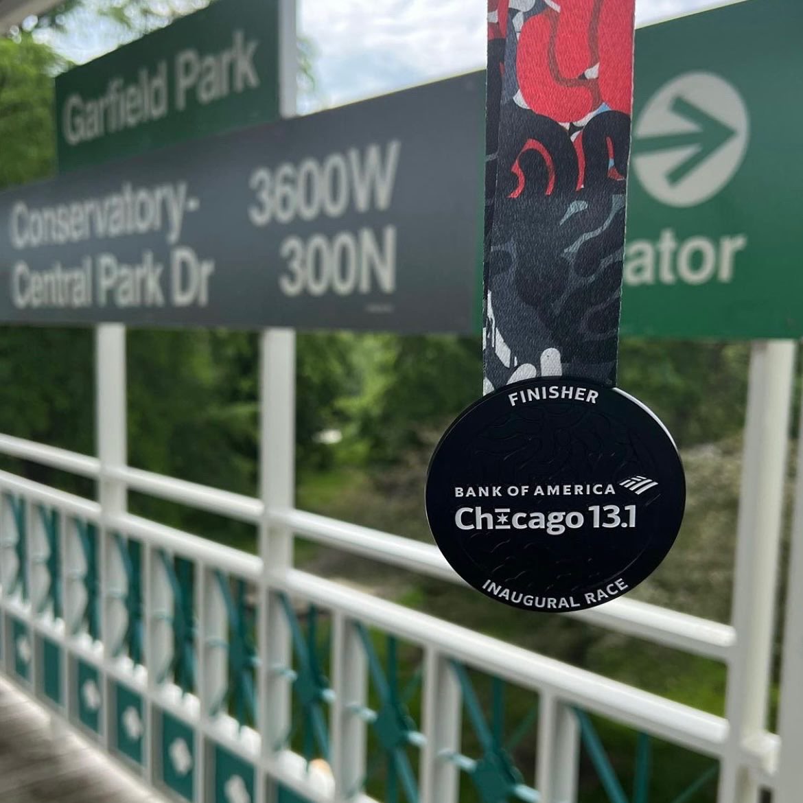 Chicago13_1's tweet photo. Inaugural race. Finisher. Let those words sink in as you’re recovering today, and be proud of your accomplishments. This is a #MedalMonday unlike any other. 📸: @thehpinvestments, @bykwest, @__tiendo, @lucynegrete on Instagram🏅#ChiThirteenOne https://t.co/4eu8bOTGRx