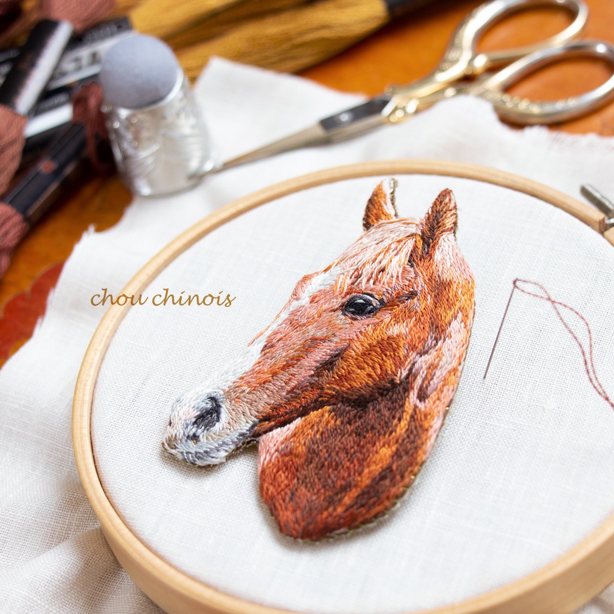 sala__art's tweet photo. スターズオンアースオークス優勝記念●手刺繍ブローチが登場です。他マウスパッド・マグカップ

♦︎きれいな写真の優勝記念品サイト→「サラブレッドライフ」
https://t.co/eHIFejlFsw

#スターズオンアース
#オークス2022 
#競馬グッズ
#ウマ娘 https://t.co/HkGk1h3NEu